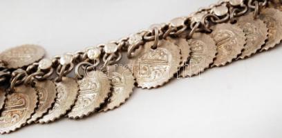 Indiai hastánc csörgő, ruhadísz, karkötővel, fém