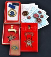 ~1970-1980. "Kiváló Dolgozó" + "Kiváló Ifjú Szakember", mindkettő zománcozott fém kitüntetés miniatűrrel tokban, "Szocialista Brigád" 3db kitüntetés és 3db miniatűr + "MÁV Szolgálati Emlékérem" 40 év után miniatűrrel + "Magyar Államvasutak Szolgálatáért" 30 év után, aranyozott festett fém jelvény + 30db kitöltetlen igazolvány "Kiváló Dolgozó", "Szolgálati Emlékérem" és "Magyar Államvasutak Törzsgárda" kitüntetésekhez T:1,1-,2