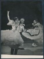 Bojár Sándor: Táncosok. Pecséttel jelzett vintage fotó. 12x9 cm