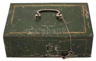 Retró fém pénztárkazetta, hozzá tartozó kulccsal, kopásnyomokkal, 31,5×21×10,5 cm