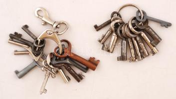 Mini kulcsok 20 db, fém dobozban