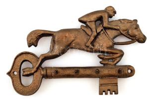 Lovast ábrázoló kulcstartó, bronz, falra szerelhető, 25×16 cm