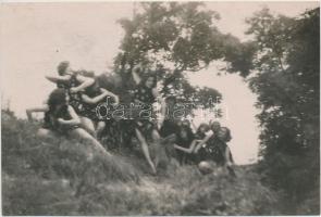 1930 Szentpál Olga tánccsoportjának tagjai a szabadban, feliratozva az iskola által, Vajda vintage f...