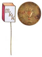 Madarassy Walter (1909-1994) 1938. "XXXIV. Nemzetközi Eucharisztikus Kongresszus Budapest" fém jelvény (22,5mm) + DN "MKK" zománcozott fém jelvény (18,5x14mm) T:2,2-