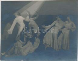 1930 Angelo (1894-1974): Angyal csoport sugárral, Szentpál Olga tánccsoportjának tagjai, feliratozot...