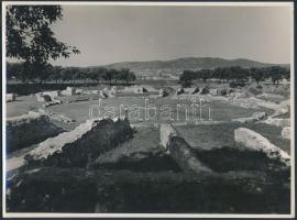 cca 1930 Balogh Rudolf (1879-1944) felvétele az óbudai aquincumi amfiteátrum maradványáról, a fényké...