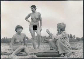 cca 1970 Fiatalok, szépek és szabadok, 3 db finoman erotikus fénykép, 23x16 cm /
cca 1970 3 erotic ...