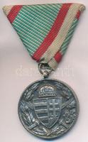 1929. "Magyar Háborús Emlékérem kardokkal, sisakkal" ezüstözött Br kitüntetés mellszalagon T:2  Hungary 1929. "Hungarian Commemorative War Medal with swords and a helmet" silver plated Br decoration with ribbon C:XF  NMK 418.