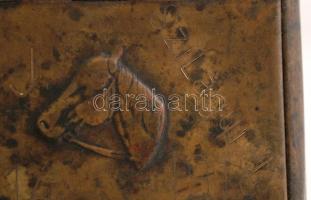 1914 Lófej díszítésű cigaretta tárca fémből, 10x7,5x2,5 cm / Cigarette holder