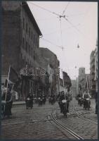 cca 1950 Motoros felvonulás Budapesten, vélhetően versenyzők, Rózsa György fotóriporter hagyatékában...