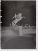 cca 1940 Budapesti szobrokról készült negatívok, 8 db felvétel, 3x6 cm és 9x6 cm közötti méretekben