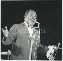 1965 Luis Amstrong trombitaművész és énekes koncertet adott együttesével a budapesti Népstadionban, ...