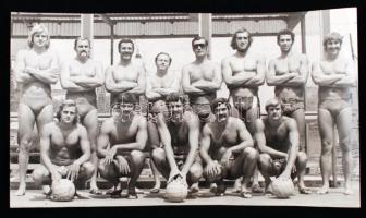 1974 Vízilabda válogatott csoportfotója (Csapó, Molnár, Sárosi Gyarmati, stb.), Magyar Hírek Szerkes...