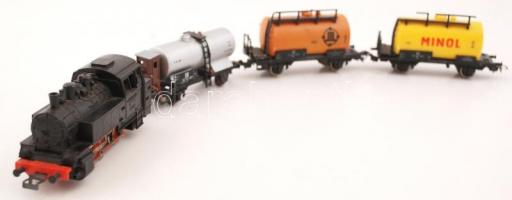 3 db PIKO H-O vagon és 1 db mozdony, kis sérülésekkel