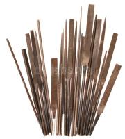 Fém szerszámok: 21 db tűreszelő, 11-19 cm
