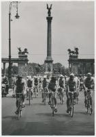 1962  Petrovits László, Magyar Távirati iroda fotó: Tour de Hongrie, jelzett fotó, 18x13cm