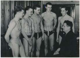 1961  Novotta Ferenc: Sárosi Imre edző fiatal úszócsapatával (Bodoki Csaba, Szathmári ferenc, Lenkei...