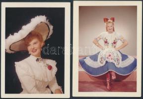 1969 Szeleczky Zita (1915-1999) színésznő aláírása az őt ábrázoló 2 db fotó hátoldalán