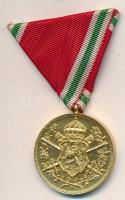 Bulgária 1933. Háborús emlékmedál 1915-1918 aranyozott fém kitüntetés mellszalagon T:2 Bulgaria 1933. Commemorative Medal for the War of 1915-1918 gilt metal decoration with ribbon C:XF