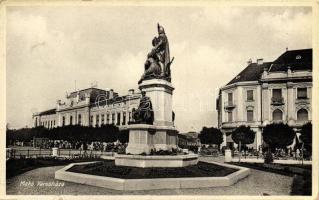 Makó, Városháza, Hősi emlékmű