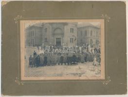 cca 1910  Katonák a Budai várnál, keményhátú fotó Nagy Benő felvétele, 12x16cm