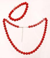 Korall gyöngysor(h: 40 cm) és karkötő díszdobozban