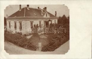 Pornóapáti, Villa, photo