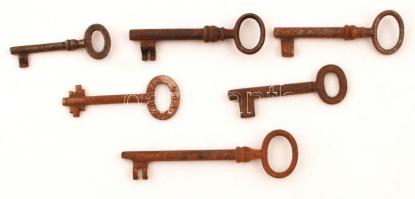 6 db régi kulcs, rozsdásak