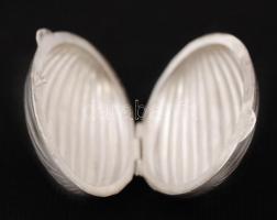 Kisméretű ezüst (Ag.) szelence, jelzett, 3,5×4,5 cm, nettó 13,5 g