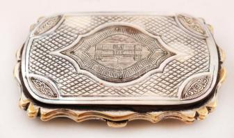 Díszes régi névjegykártya-tartó, alpakka vázon, gyöngyház fedéllel, az egyik fedélen városképes ezüs...