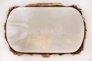 Díszes régi névjegykártya-tartó, alpakka vázon, gyöngyház fedéllel, az egyik fedélen városképes ezüs...