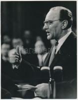 Kádár János beszédet mond, Vámos László fotója, pecséttel jelzett, 21x17 cm