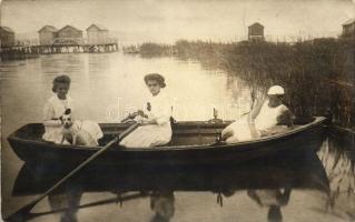 1909 Balaton, csónakázók, photo
