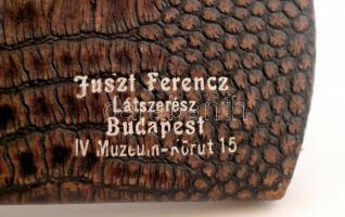 Juszt Ferencz Látszerész, Budapest, IV. Muzem-körut 15. szemüvegtok, bőr, 11x6,5cm