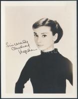 Audrey Hepburn (1929-1993) színésznő  nyomtatott aláírása egy őt ábrázoló fotón, 13x10cm/ Signature ...