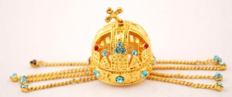 A "Királyi koronaékszerek" sorozatból: Szent István király koronája, festett fém, ékszer díszdobozban, papír védőtokkal, jó állapotban