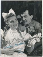 Zentai Anna (1924-) Jászai Mari-díjas magyar színművésznő, érdemes művész saját kezű aláírása egy őt és Szigeti Gézát ábrázoló fotón, 12x9cm