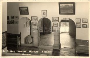 Sepsiszentgyörgy, Székely Nemzeti Múzeum, belső, főbejáró / museum, interior