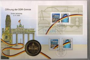 29db érmés boríték, főleg NSZK pénzekkel, de más érdekességekkel is, többek között 2db Ag unciás érm...