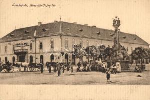Érsekújvár, Nove Zamky; Kossuth Lajos tér, Arany Oroszlán szálloda. Adler József kiadása 426. / Kossuth Square, hotel