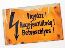 Vigyázz! Nagyfeszültség! Életveszélyes feliratú fém tábla, 16x25 cm