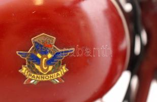 cca 1960 Csepel Pannonia egyedi motorkerékpár makett, fa talapzaton, rendkívül részletgazdag kidolgo...