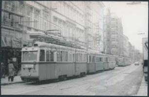 Az 52-es villamos, Linzbauer Tamás fotója, hátulján pecséttel jelzett, 9×14 cm
