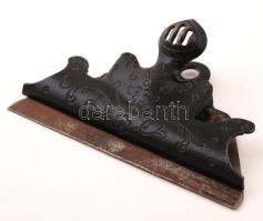 Öntöttvas iratcsipesz, jelzett, 15x9 cm