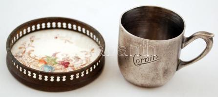 Original Wellner "Corvin" feliratú fém csésze, jelzett, m: 4,5 cm, d: 4,5 cm, hozzá fajansz betétes fém peremű alátéttel, d: 7 cm