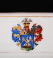 Láng M., Budapest jelzéssel nagy méretű címeres tálaló, kopottas aranyozással, 64x26cm