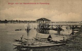 Palmebang, Steiger voor het Residentiehuis / Scaffolding for the Residential House, boats (pinhole)