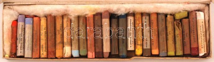 Pastell MNKA kréta majdnem teljes tartalommal eredeti dobozban, 24db-os, 30x8cm