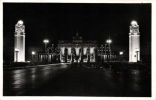 Berlin, Hindenburgplatz im Festachmuck / square, night
