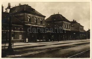 Lipótvár, Leopoldov; vasútállomás / railway station